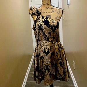 Gianni Bini gold and black knee high cocktail dress.Size 10